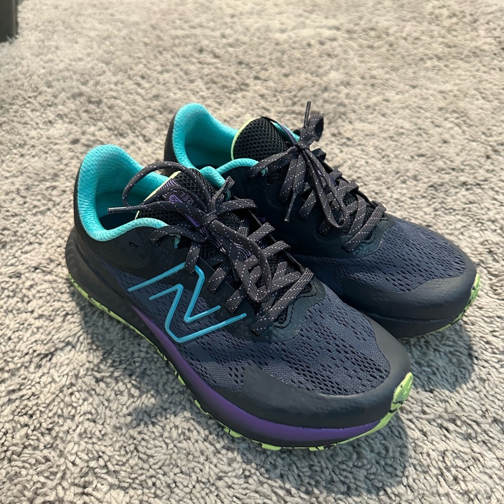 Women’s new balance sneakers